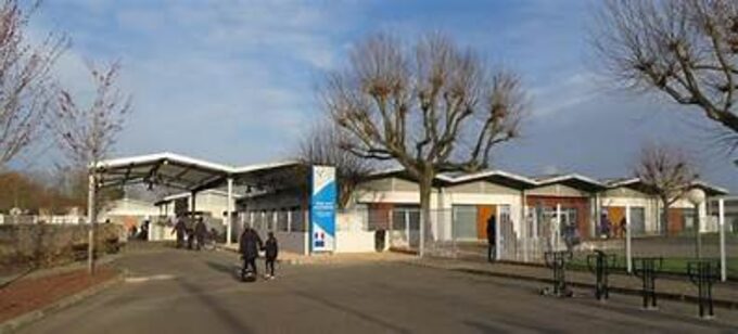 ecole Henri Chanfreau Carbonne.jpg